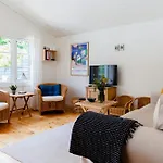 Renovated House With Charm And Outdoor Shower Hébergement de vacances *