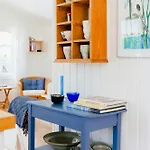 Hébergement de vacances Renovated House With Charm And Outdoor Shower