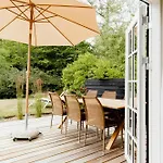 Renovated House With Charm And Outdoor Shower Hébergement de vacances *