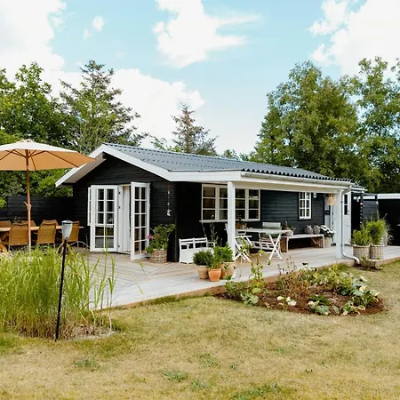 Hébergement de vacances Renovated House With Charm And Outdoor Shower *