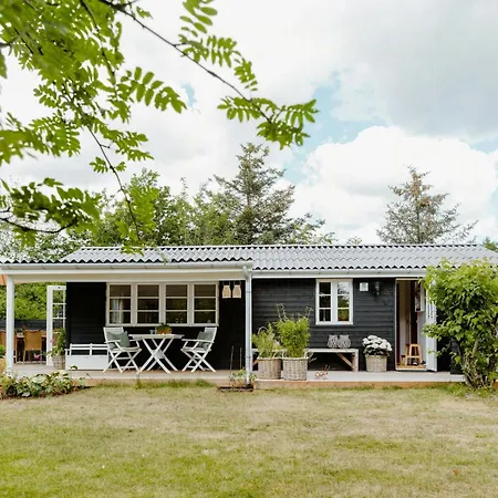 Hébergement de vacances Renovated House With Charm And Outdoor Shower *