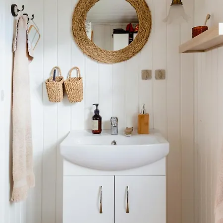 Renovated House With Charm And Outdoor Shower *
