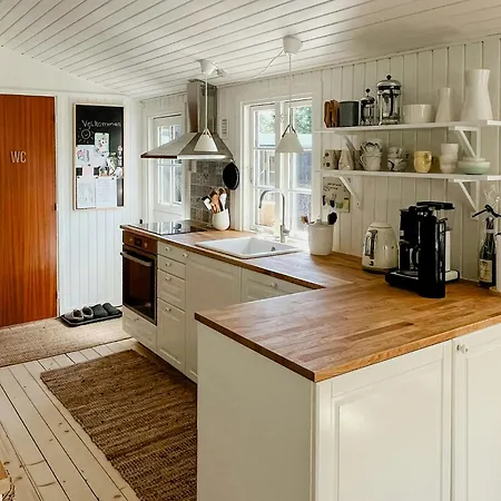 Renovated House With Charm And Outdoor Shower Feriehus Hals